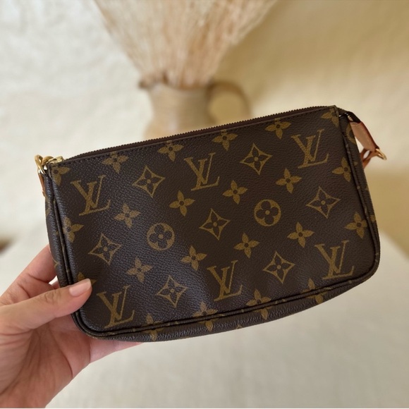 Louis Vuitton Pouchette with Key Holder - Picture 3 of 8